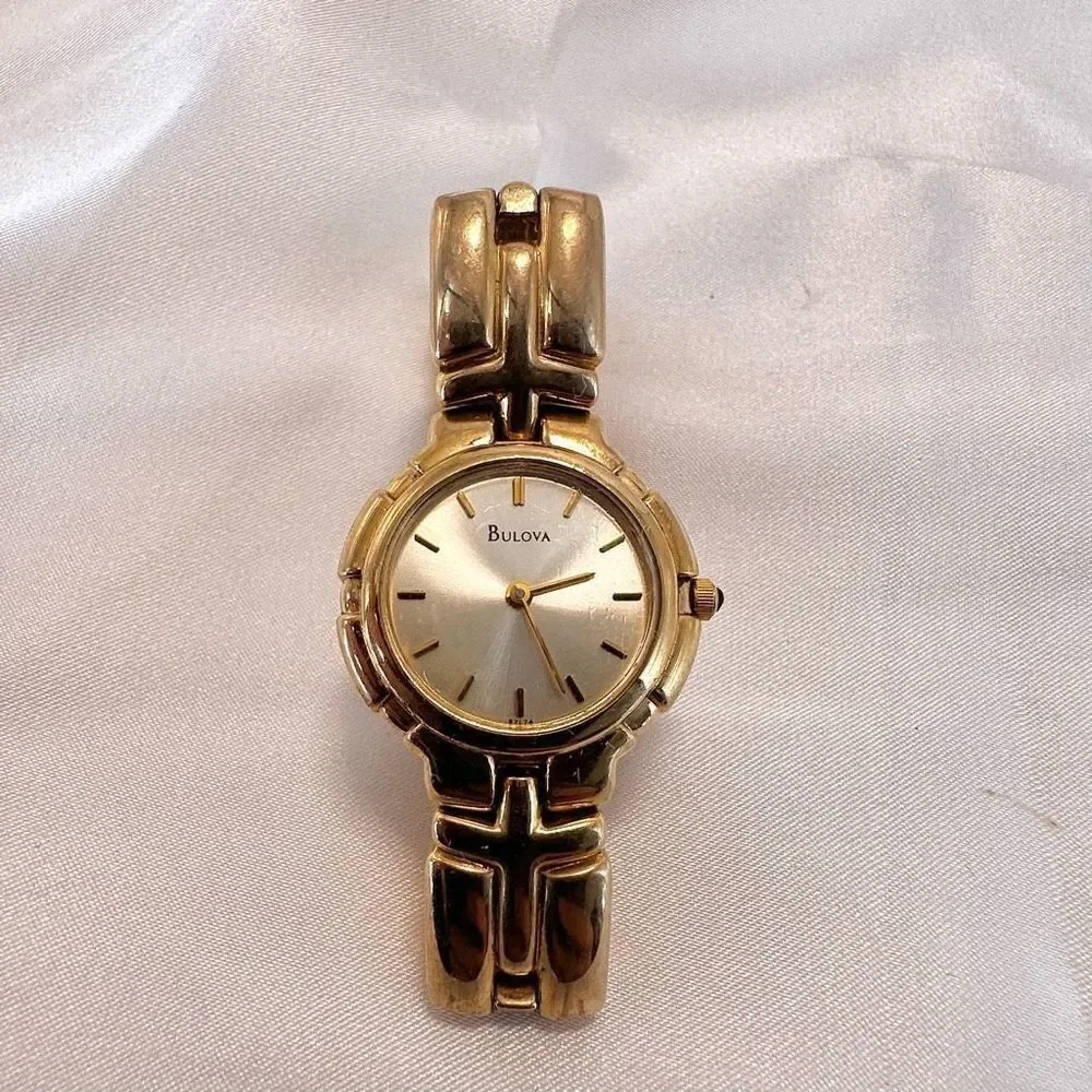 Bulova gold tone vintage chain round face watch